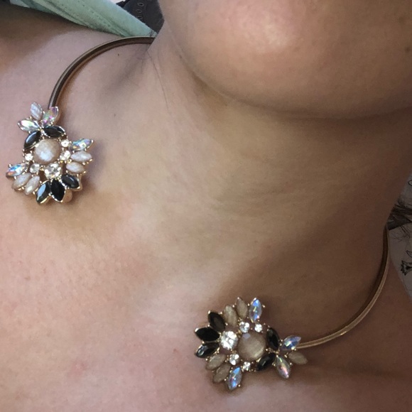 Unique gold and embellished choker - Picture 7 of 7